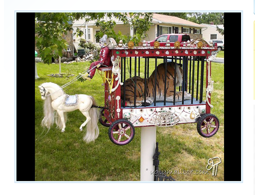 Techeblog__42_funny_and_geeky_mailboxes_photo